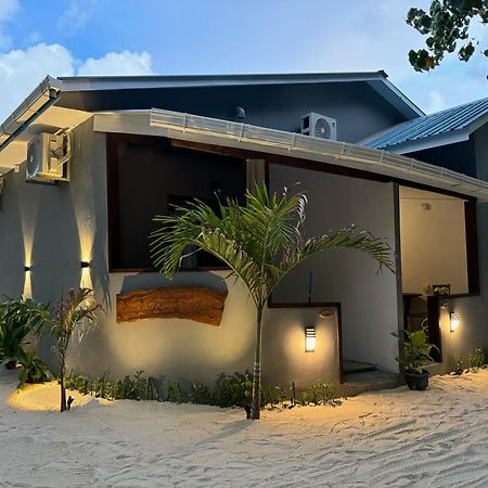 Dhigurah Beach Inn Exterior photo