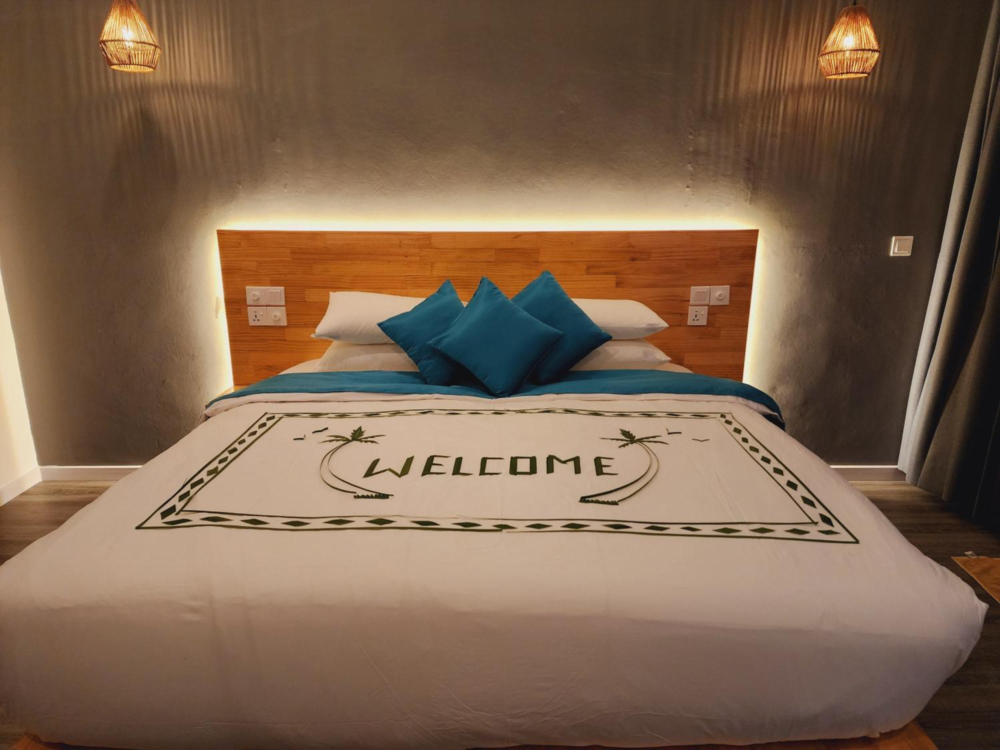 Dhigurah Beach Inn Exterior photo