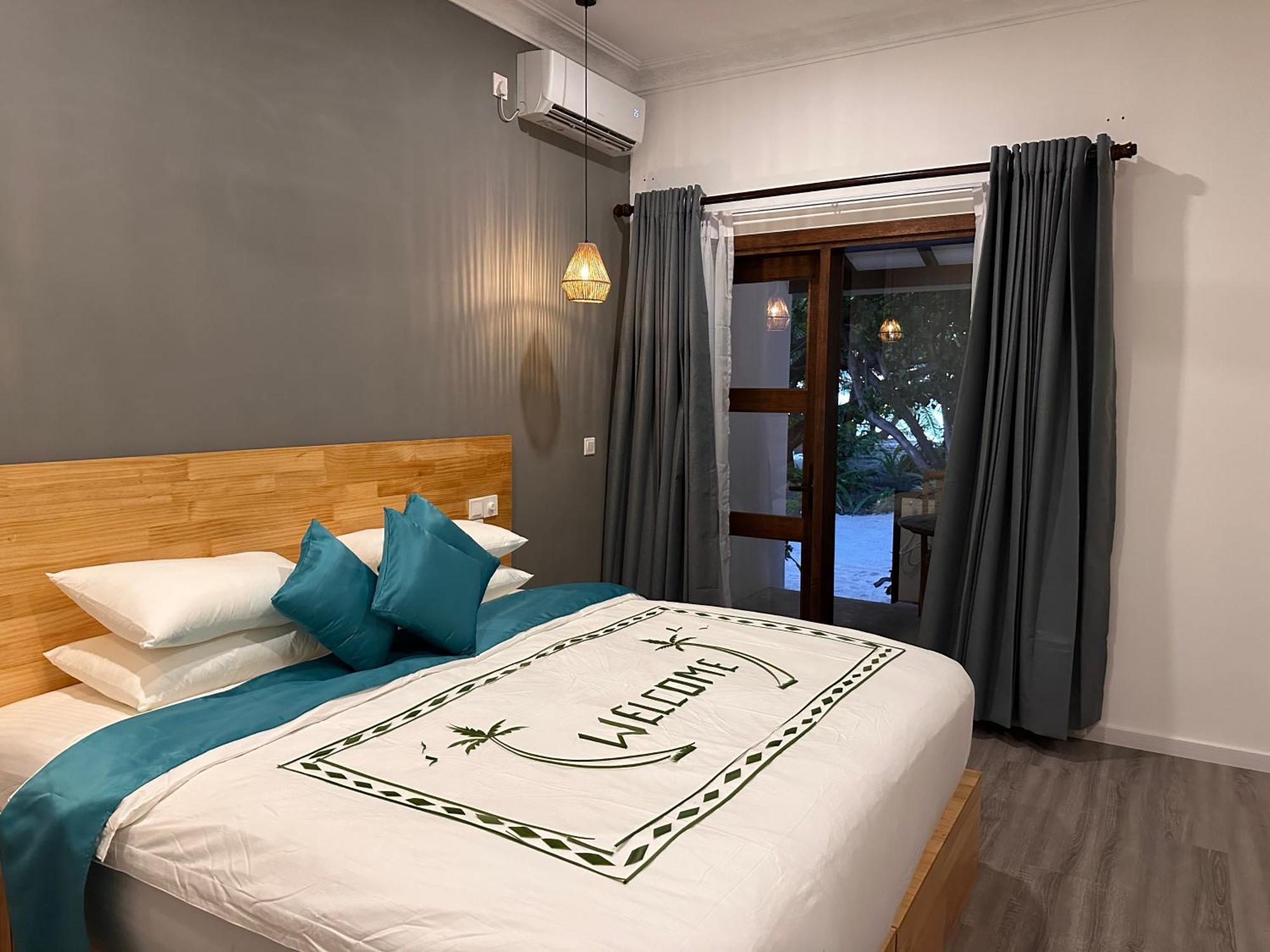 Dhigurah Beach Inn Exterior photo